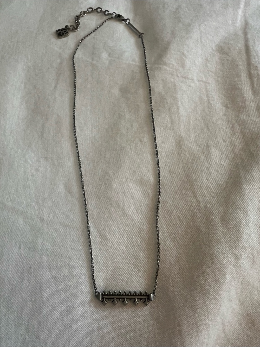 Kendra Scott Arrow Pendant Necklace- Silver EXCELLENT CONDITION!